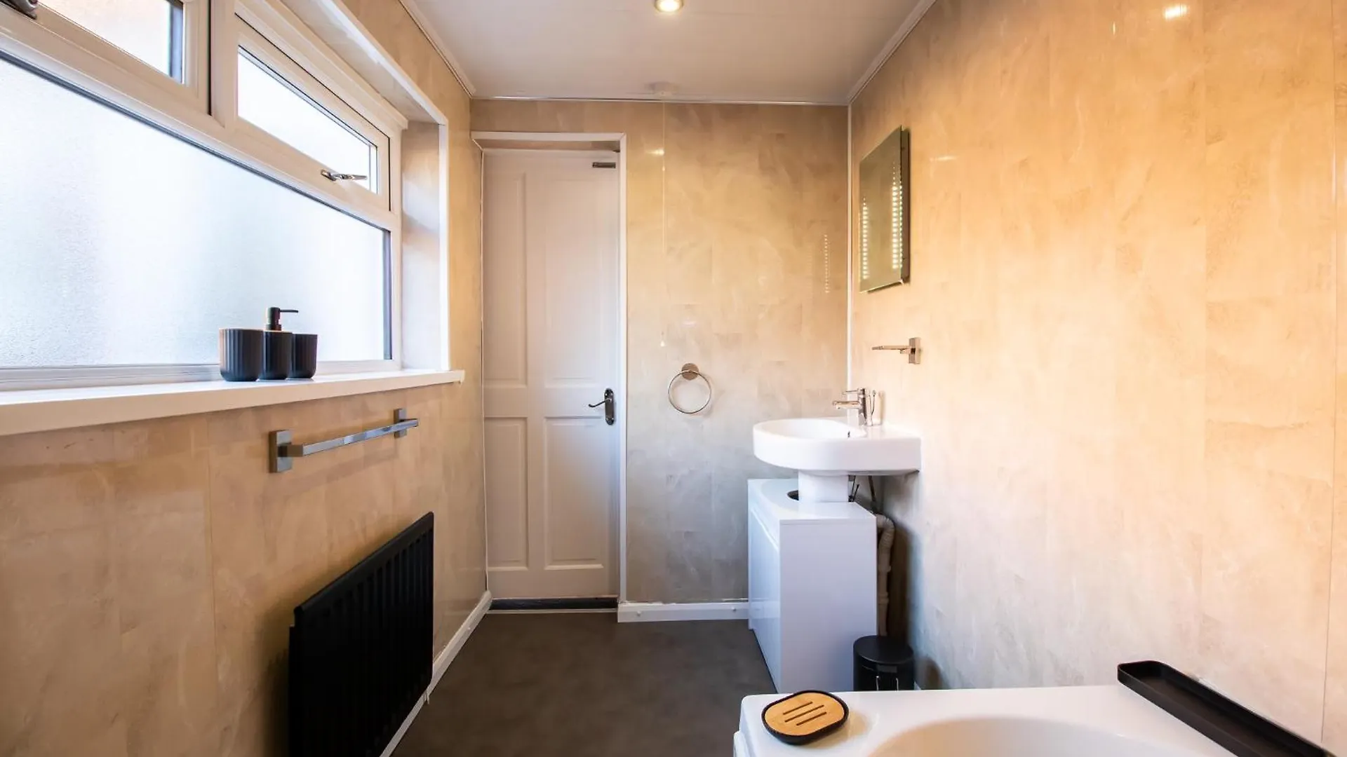 Charming Middlesbrough Home 度假居